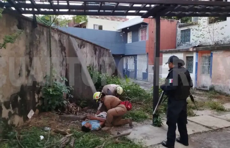 Queda lesionado al caer desde lo alto de una barda