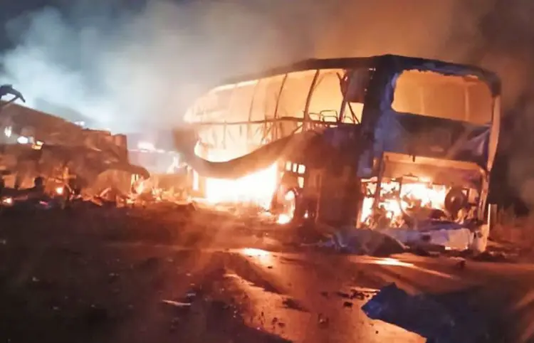Más de 30 muertos por choque de autobús