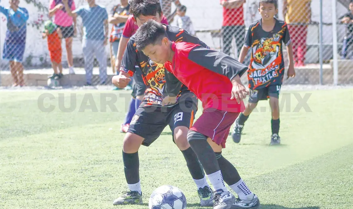 Los equipos finalistas fueron reconocidos por su esfuerzo en la Kings League Infantil. Alan Pola/CP