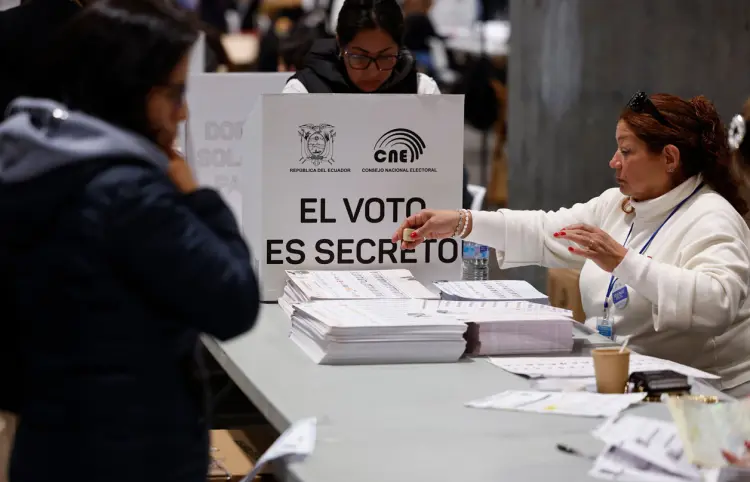 Concluye jornada electoral en Ecuador