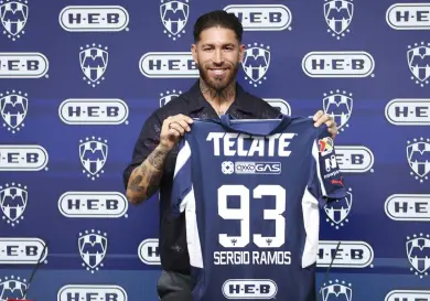 Sergio Ramos es presentado con el Monterrey