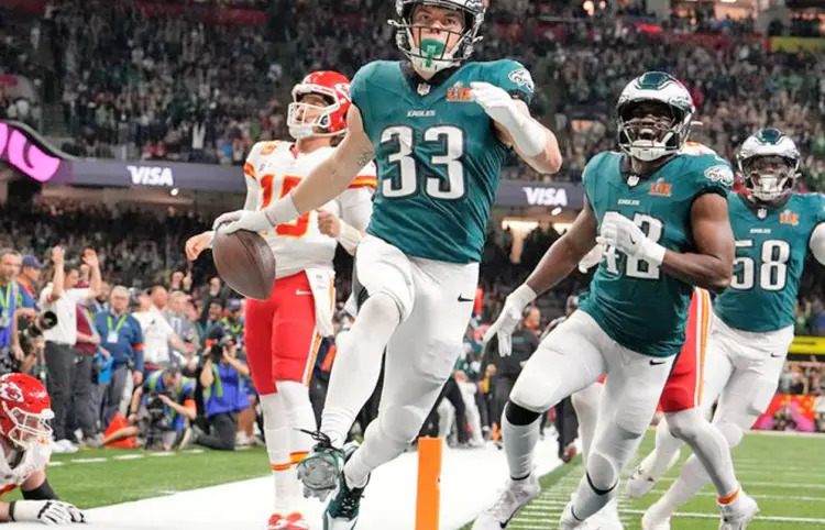 Eagles aplasta a Kansas City y es campeón