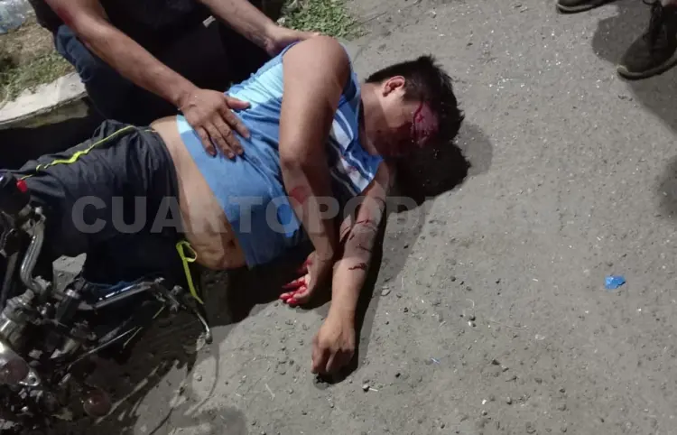 Se estampan contra una camioneta; dos lesionados