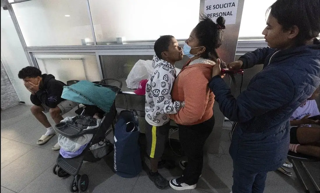 La familia de migrantes está entre las decenas que han quedado varadas. Cortesía