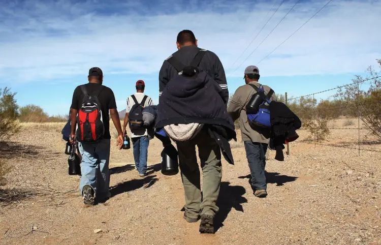 Coyotes hacen su ´agosto´ con política antiinmigrante