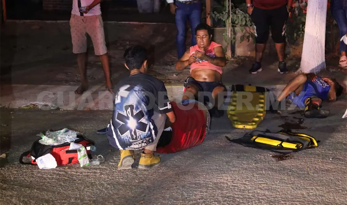 Automóvil “fantasma” embiste a tres motoristas