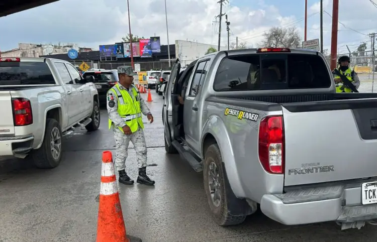 Caos en cruces internacionales de Tamaulipas
