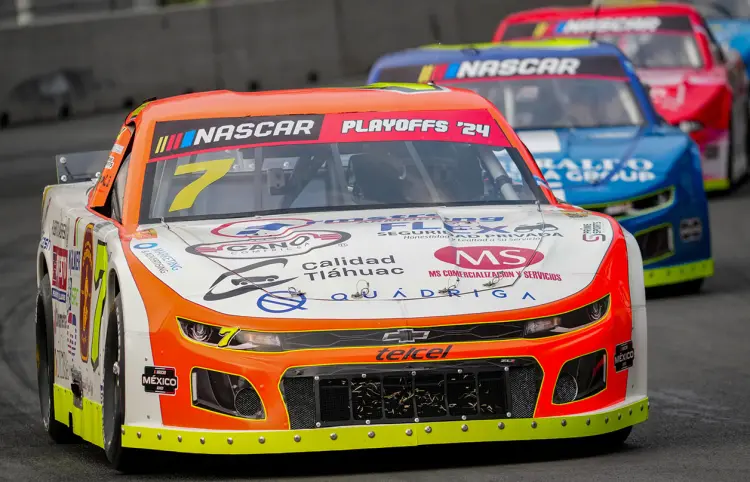 Xavi Razo va por su revancha en Nascar