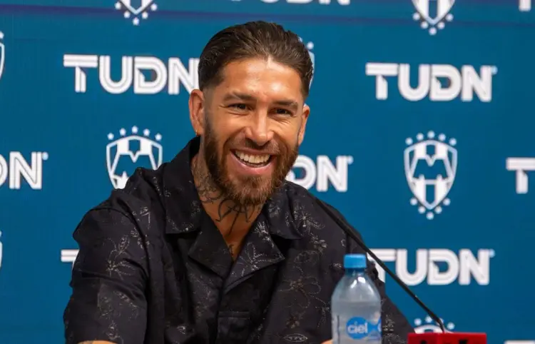 Sergio Ramos calienta su llegada