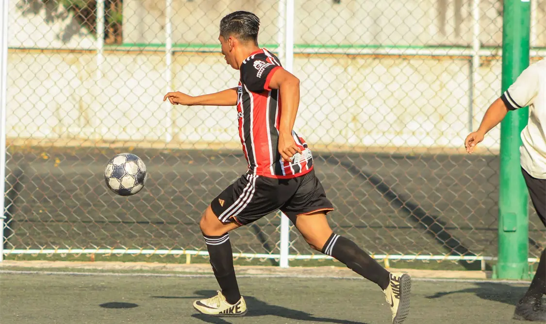 Édgar Ortiz fue la gran figura del partido al marcar los dos goles que le dieron el título a su equipo. Alan Pola/CP