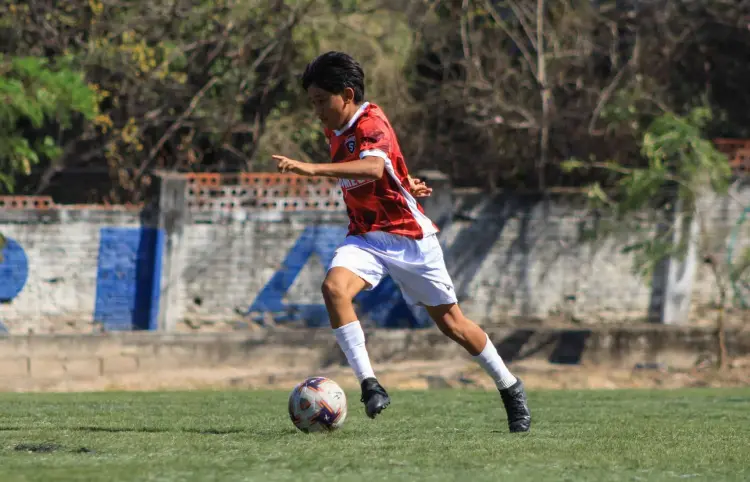 Deportivo Sumedic detiene al líder