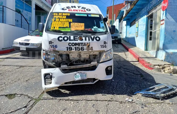 Daños materiales en choque de camioneta y colectivo
