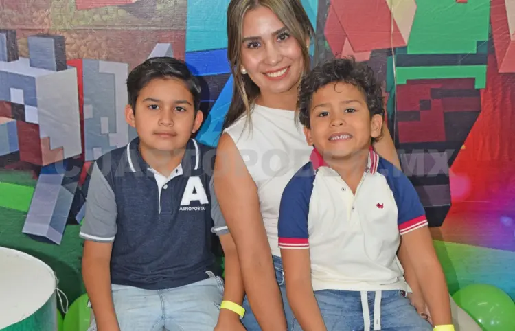 Omar Eduardo celebró con Minecraft