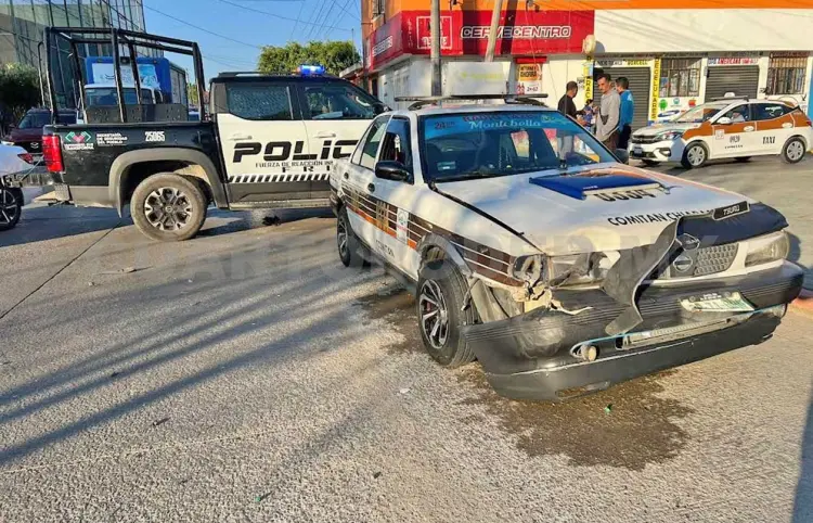 Patrulla se estampa contra  taxi en cruce de calles