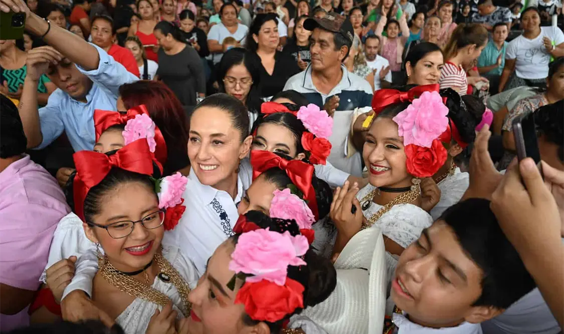 Sheinbaum informó que acudió a un asamblea de la secundaria General José María Mata en Martínez de la Torre. Cortesía