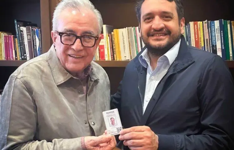 Entregan credencial de Morena a Rocha Moya