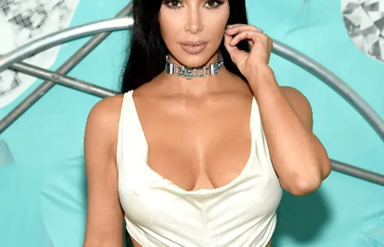 Kim Kardashian se viste de novia