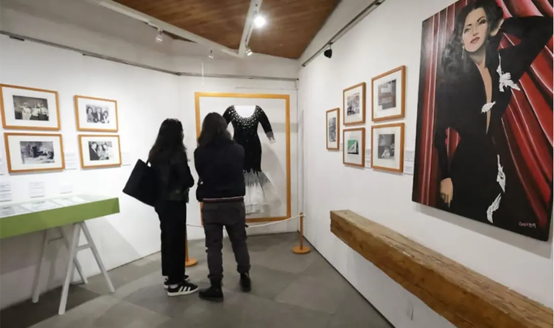 María Victoria monta exposición