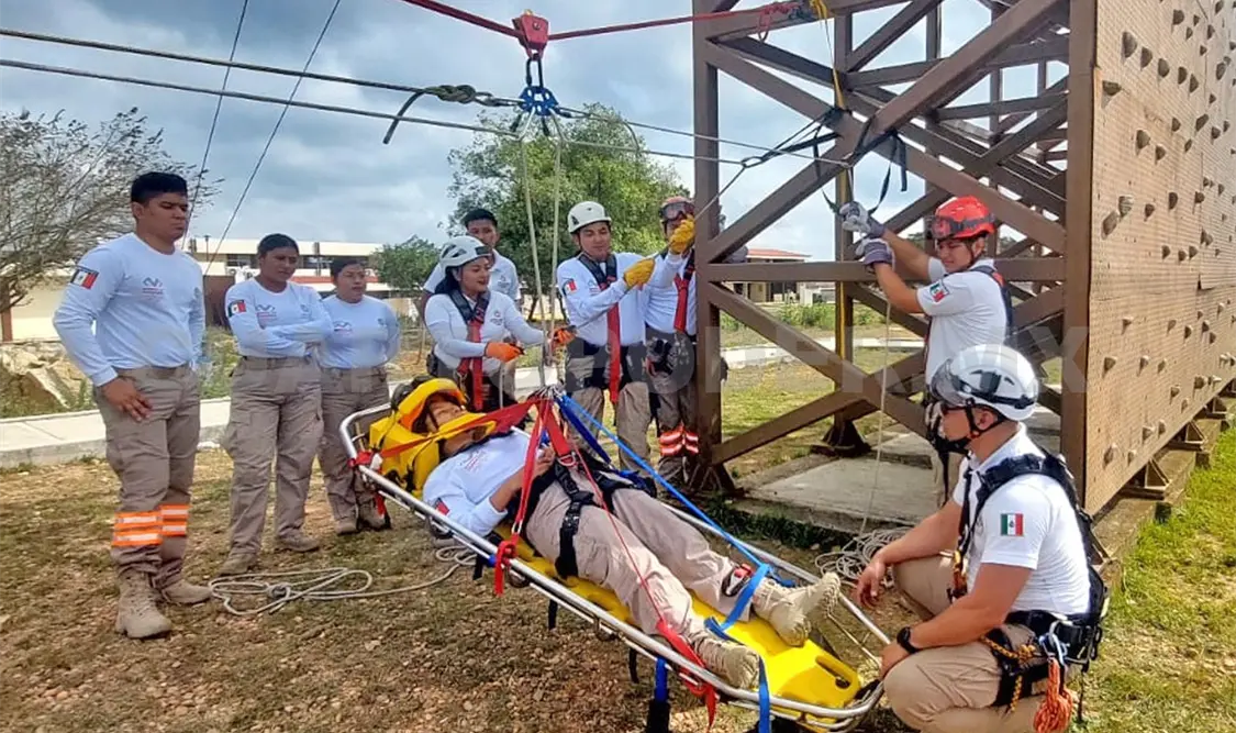 Los jóvenes realizan frecuentemente cursos y actividades, los cuales permitirán formarlos como futuros profesionistas. CP