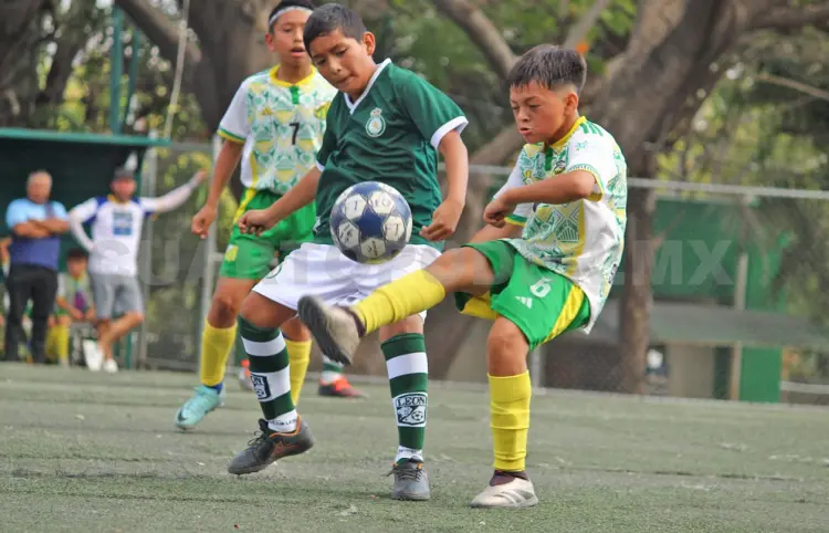 Santos FC golea y avanza a semifinales