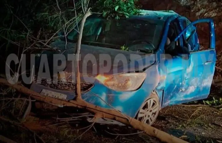 Cae del carril de alta del libramiento Norte 