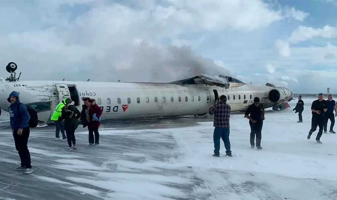 Se estrella avión en aeropuerto Pearson de Toronto
