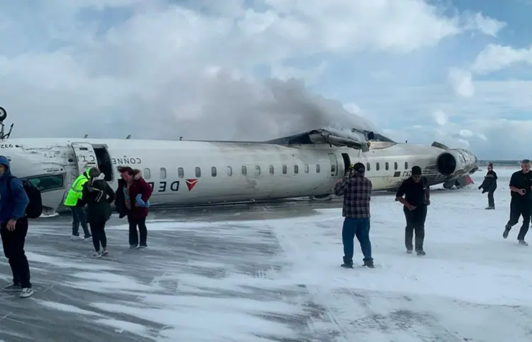 Se estrella avión en aeropuerto Pearson de Toronto