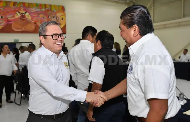 Administración Central revisa Contrato Colectivo