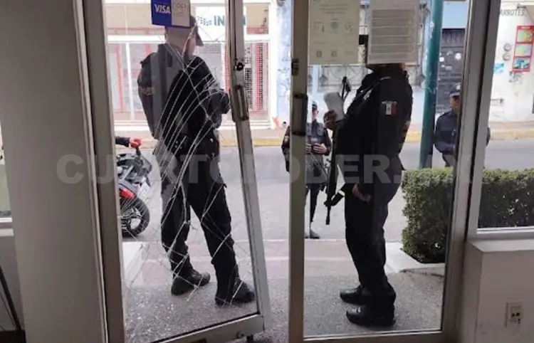 Ladrones saquean tienda de telefonía