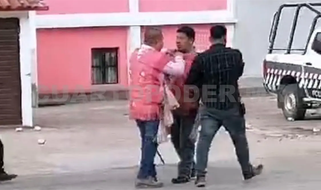 Policías tradicionales protagonizan zafarrancho