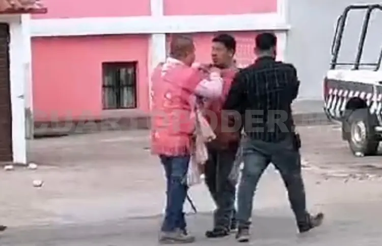 Policías tradicionales protagonizan zafarrancho