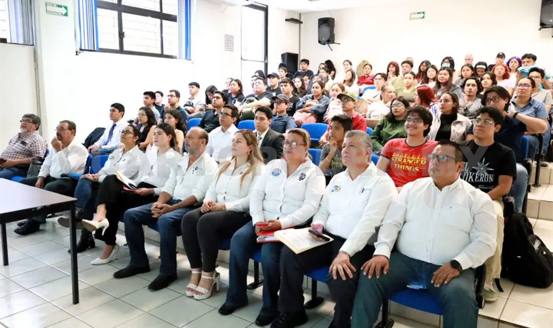 Estudiantes presentan proyectos desarrollados