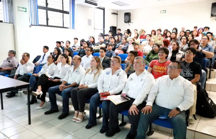 Estudiantes presentan proyectos desarrollados