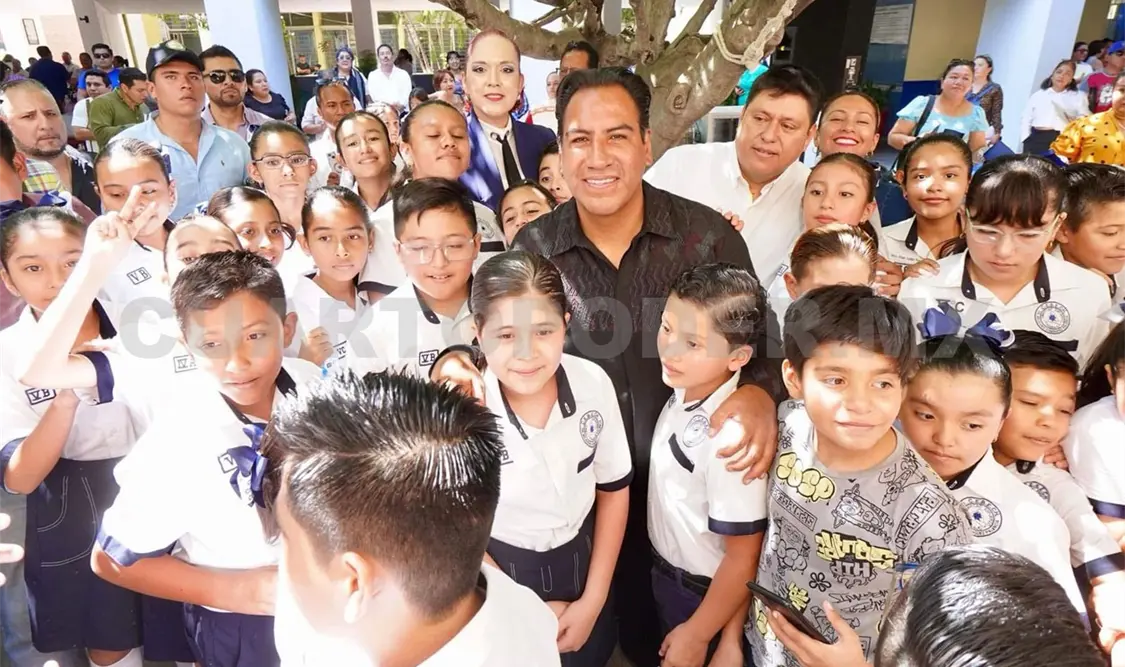Fortalece Eduardo Ramírez a la educación en Chiapas