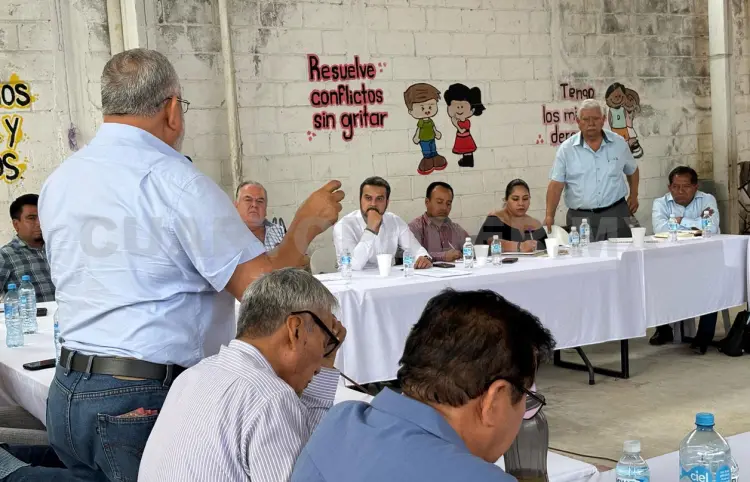 Dialogan para lograr el regreso a las aulas