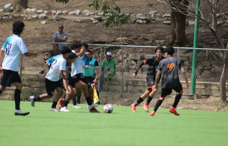 Felinos se imponen por contundente goleada