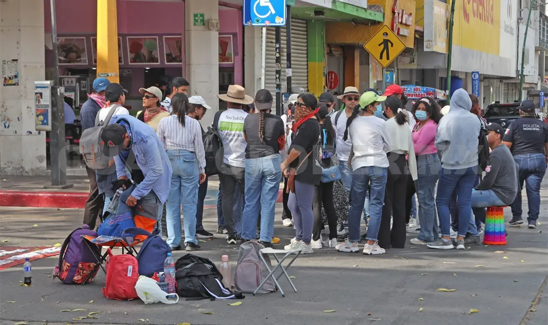 Exigen normalistas liberación de plazas