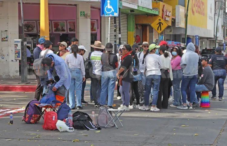 Exigen normalistas liberación de plazas