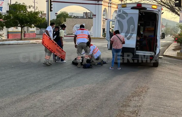 Lo embiste auto que se da a la fuga