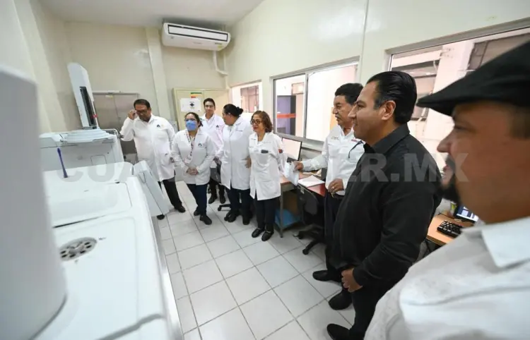 Reconoce al personal del Laboratorio de Salud Pública