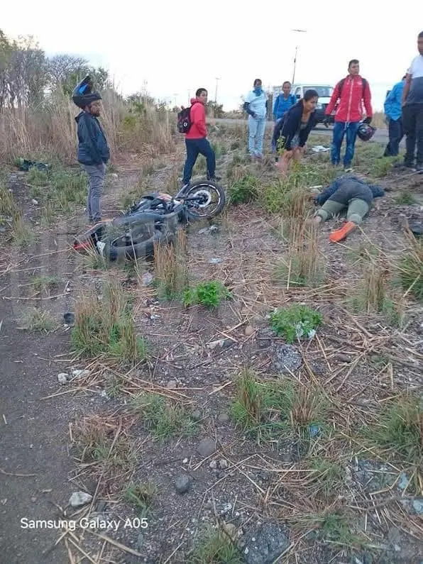 Tras impactar contra caballo queda grave