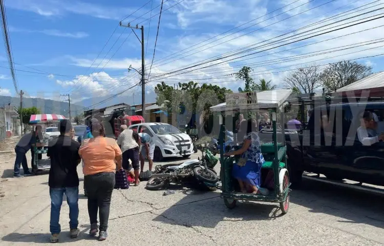Tres lesionados deja choque de motos