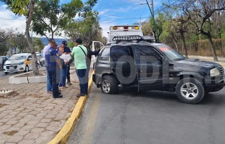 Aparatosa colisión salda con dos lesionadas
