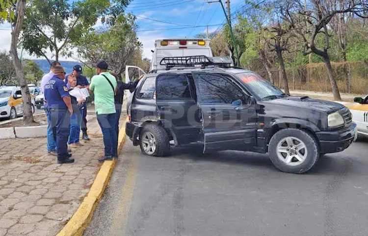Aparatosa colisión salda con dos lesionadas