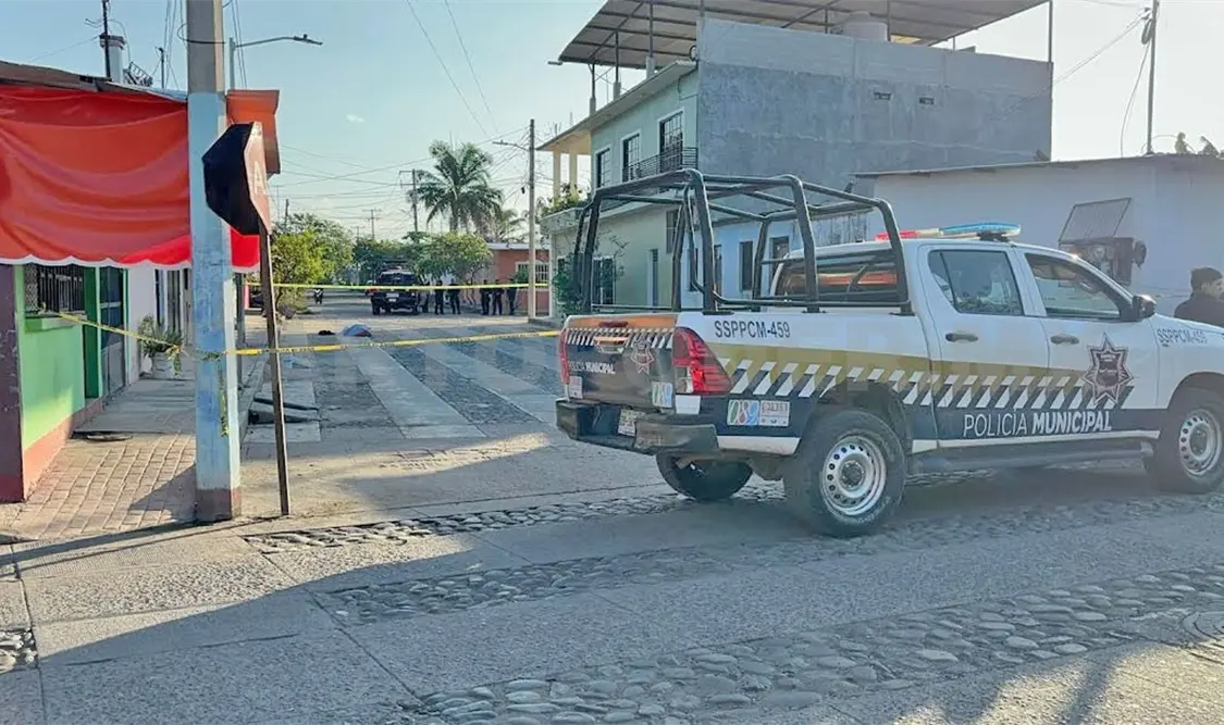 El cuerpo de “La Fiona” quedó tirado en la calle. Víctor Sánchez / CP