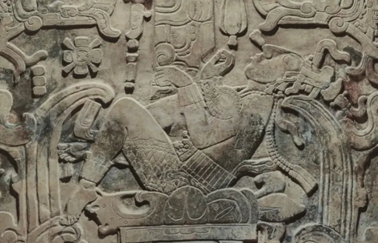 Presentan Monumentos Escultóricos de Palenque