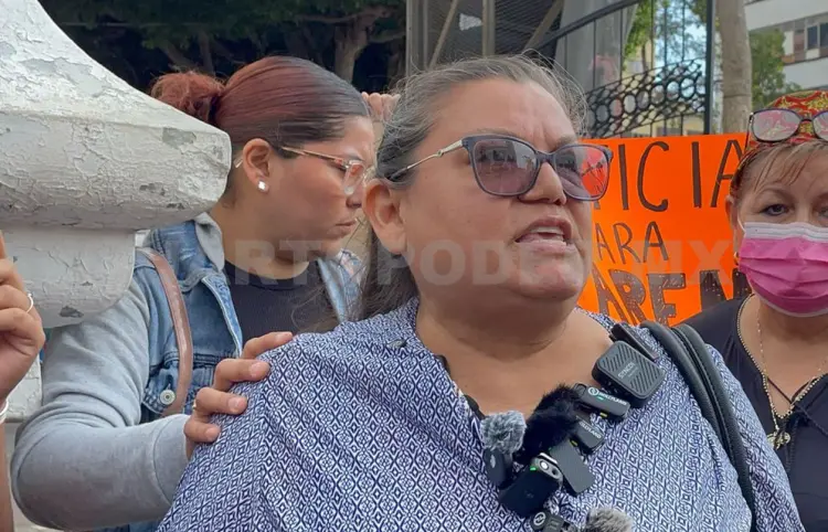 Mamá de pastora Karen denuncia irregularidades