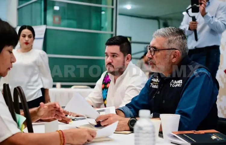 Atiende Ángel Torres cara a cara al ciudadano