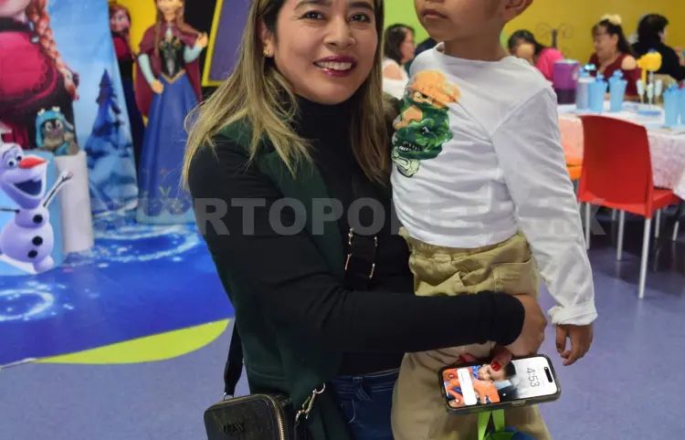 Celebra con la magia de Frozen