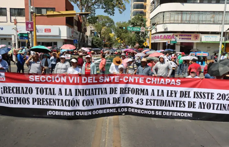 Se movilizan maestros contra la Ley del Issste